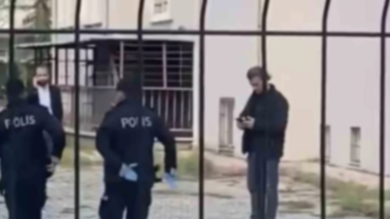 Elazığ’da Gece Yarısı Şaşırtan Olay: Anaokulunun Bahçesinde Silah Bulundu