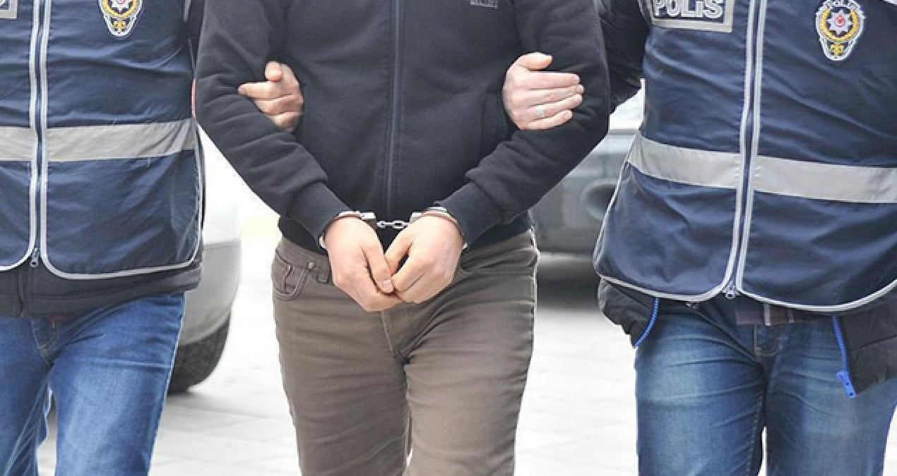 İzmir’de Korkunç Olay: Baba, Oğlunu Bıçaklayarak Hayatına Son Verdi