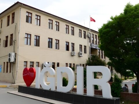 Iğdır Belediyesi’nde üç başkan yardımcısı görevden alındı
