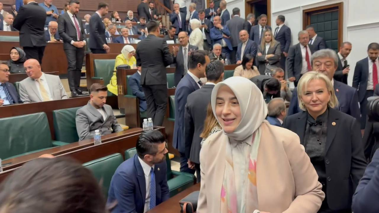 Son Dakika | Nimet Özdemir AKP Grup Toplantısı’nda! “Cumhuriyet kadınıyım” demişti