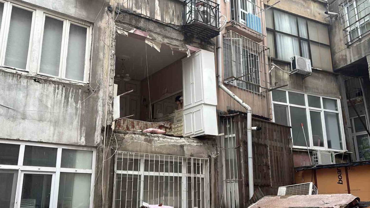 Nişantaşı’nda binanın duvarı çöktü: Mahalleli deprem oldu zannetti Haber gorseli